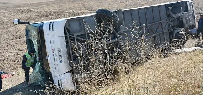 Otobusa gestiyarên Japonî digerand wergeriya: 22 kes birîndar bûn