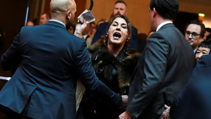 Senatora awistralyayî bi ser Qral Charles de mesiya û qîr kirê: “Tu ne qralê min î!”