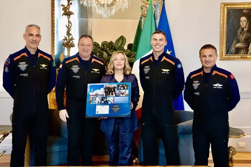 Meloni, Ax-3 ekibini kabul etti!