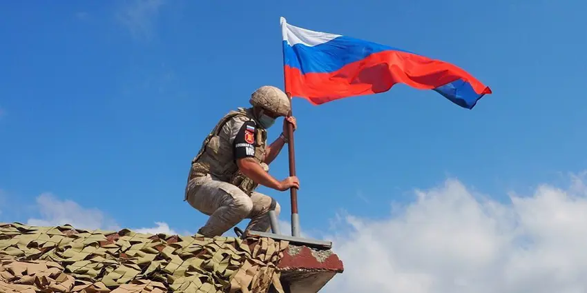 Rûsya, hinek baregehên xwe yên li Dêrezorê vala kir