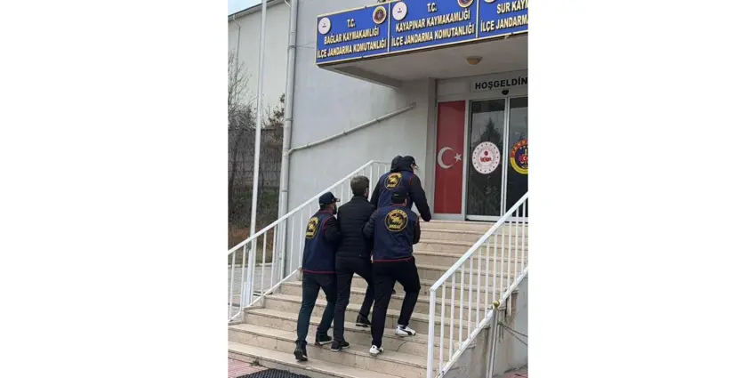 Li Diyarbekirê firariyê ku di sarincê de xwe vesartibû hat girtin