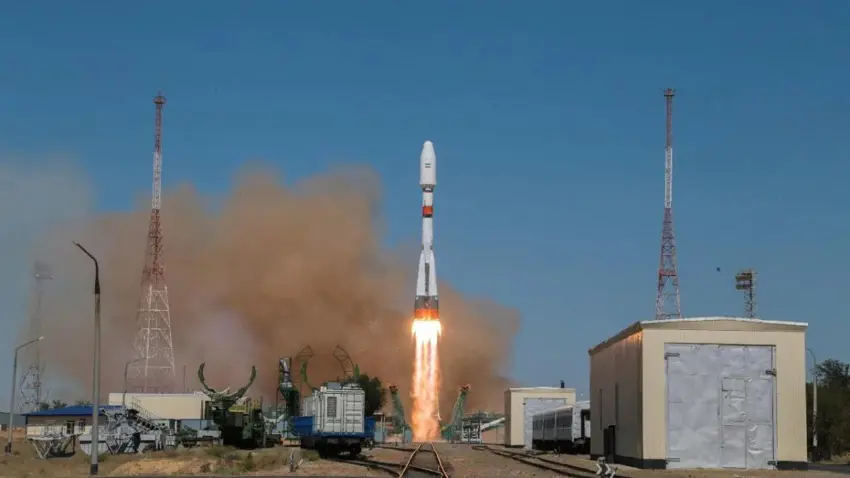 Iran, uzaya iki uydu firlattigini duyurdu