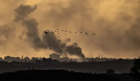 Husiler, ABD ile Ingiltere’nin Yemen’in Hudeyde kentini vurdu!