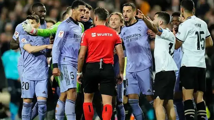 Valencia - Real Madrid maçinda görülmemis olay! 