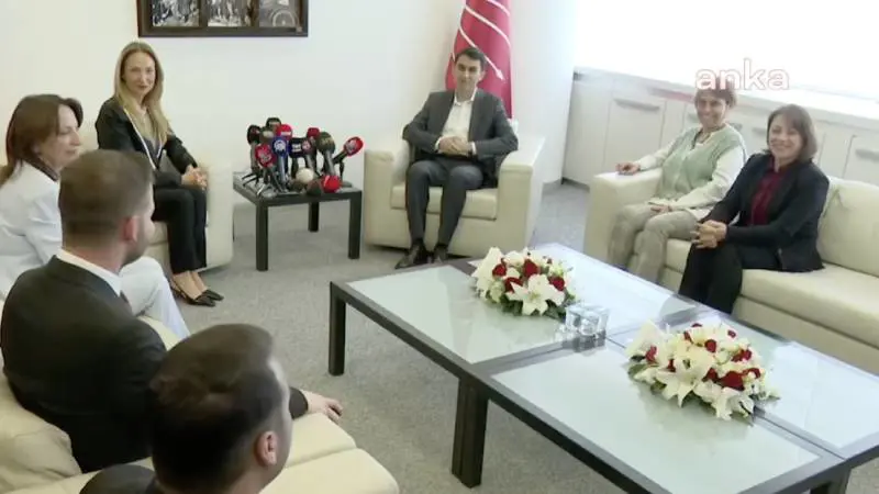 CHP ve DEM Parti bayramlasmasinda Van ile kayyum da gündeme geldi