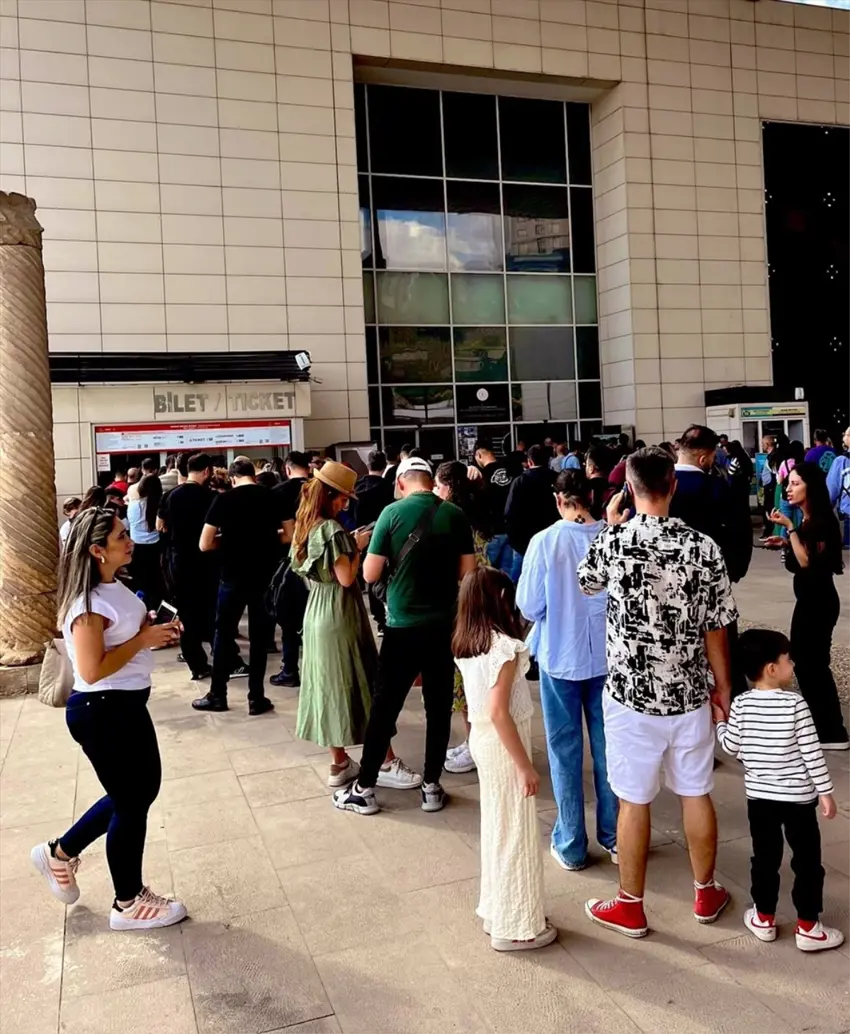 Jimareka zêde ziyaretvan seredana muza mozayîk ya Zaugmayê dikin