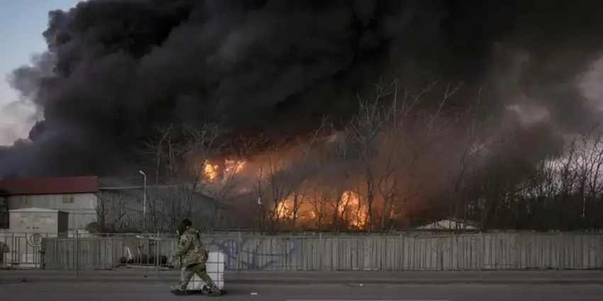 Rusya, Kiev yakinlarindaki en büyük elektrik santralini füzelerle vurdu!