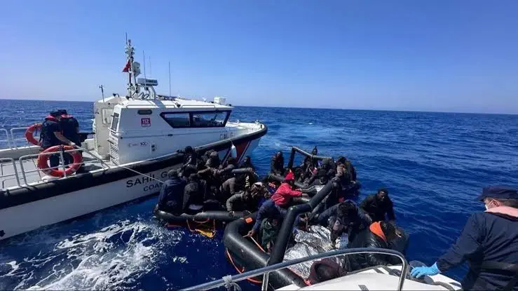 Mugla'da batan can salindan 13 göçmen kurtarildi