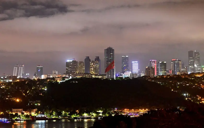 Türkiye, Reisi için bayraklari yariya indirdi