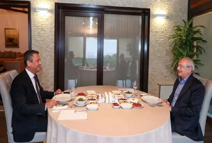 Kiliçdaroglu û Serokê CHPê Ozel civiyan