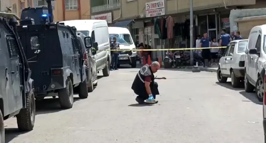 Li Qoserê ya Mêrdînê du malbat pev çûn û 3 kes birîndar bûn