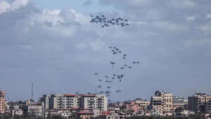 CENTCOM: Hêzên me yên asmanî xwarinê danîn Xezzeyê