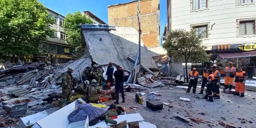 Li Kuçukçekmeceya Stenbolê avahiyek ruxîya: 7 birîndar hatin derxistin