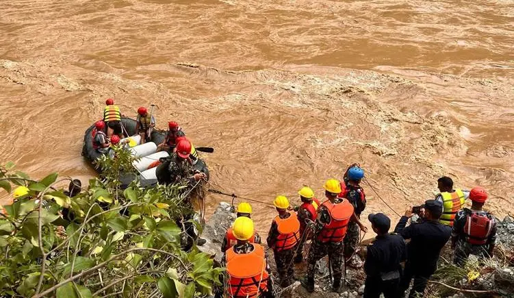 Li Nepalê 2 otobas ketin çem: 62 kes winda ne