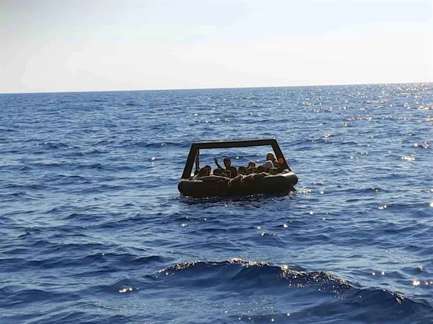 Yunanistan Sahil Güvenlik Unsurlari 26 düzensiz göçmeni Türk karasularina geri itti