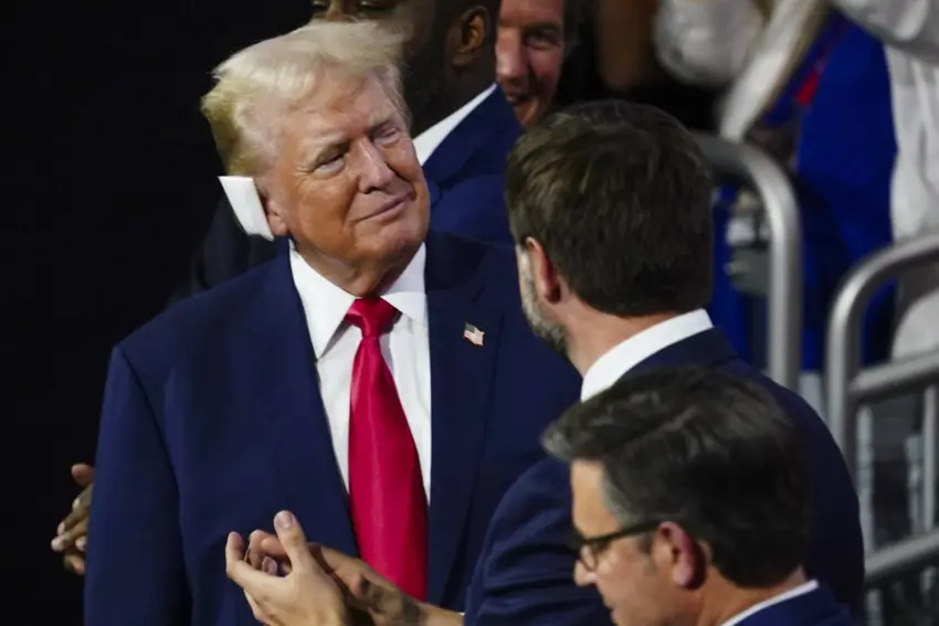 Suikastten kurtulan Trump ilk kez kamuoyu önüne çikti