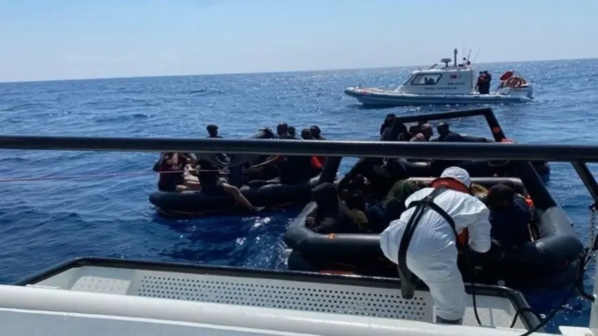 Yunanistan'da sahil güvenlik unsurlari tarafindan geri itildiler!