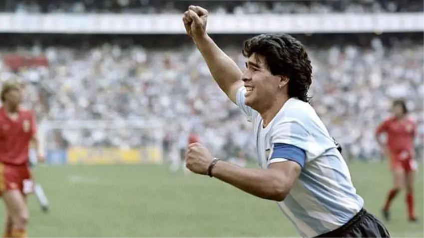 Maradona'nin o formasi 900 bin sterline satisa çikiyor