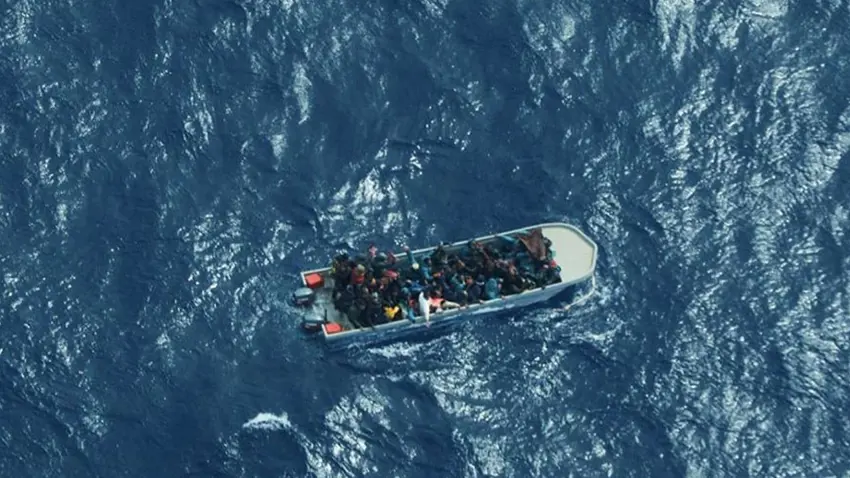 Göçmenleri tasiyan tekne alabora oldu: 89 ölü!