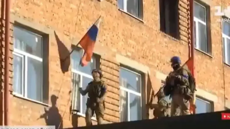 Ukrayna, Kursk'ta Rus bayragini indirdi: Zafer Ukrayna'ya! 