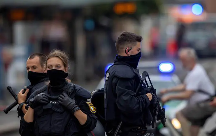 Almanya: Otobüste biçakli saldiri, 5 yarali! 