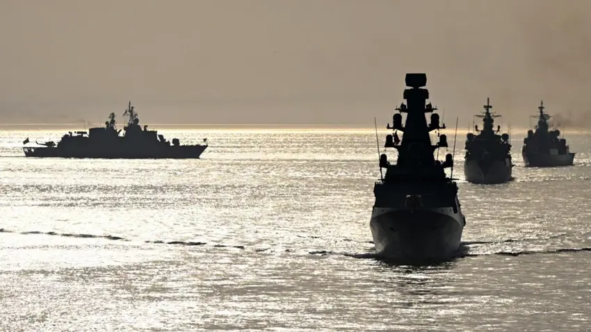 Hûsî li Derya Sor li kestiyekî konteyniran û 2 kestiyên ser yên DYAyê xistin