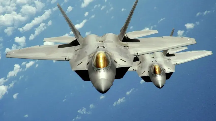 DYAyê li Rojhilata Navîn balafirên ser yên F-22 bicîh kir