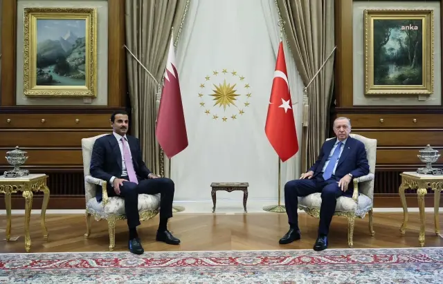 Serokkomarê Tirkiyê Erdogan û emire Qatarê Al Sanî li Kulliya serokkomariyê li hev civiyan