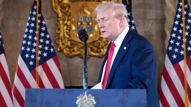 Donald Trump'in çevresinde silah ateslendi!