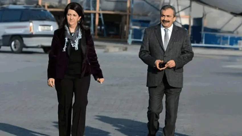 Sanda Îmraliyê 4 saetan bi Ocalan re axivî: Sibe daxuyanî tê dayîn