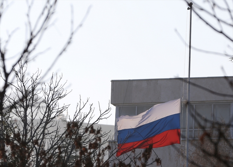 Gerilim artiyor: ABD, Rusya bayragini indirdi!