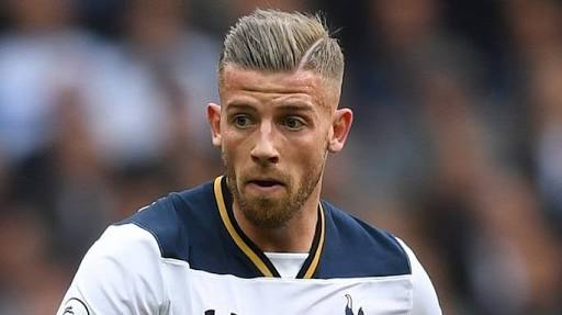 ManU, aradigi stoperi buldu