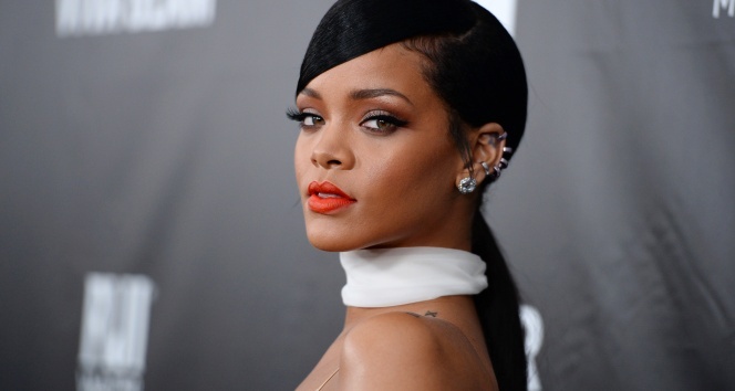 Rihanna’dan ''Snapchat’i telefonlarinizdan silin'' çagrisi