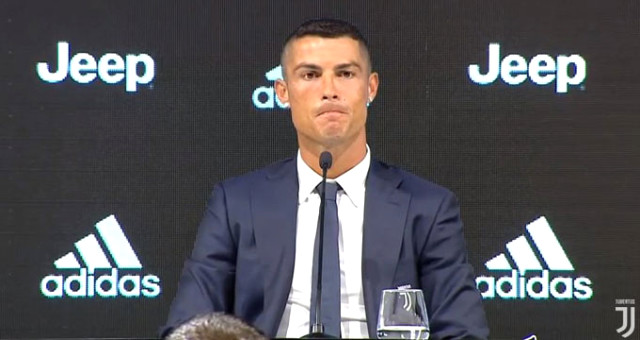 Juventus'a transfer olan Ronaldo ile imzalar atildi