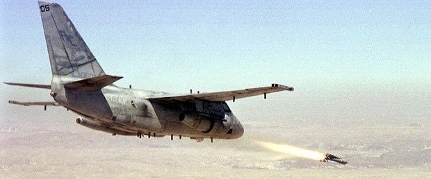 Amerîka li hêzên terefdarê Esad xistin: 100 mirî