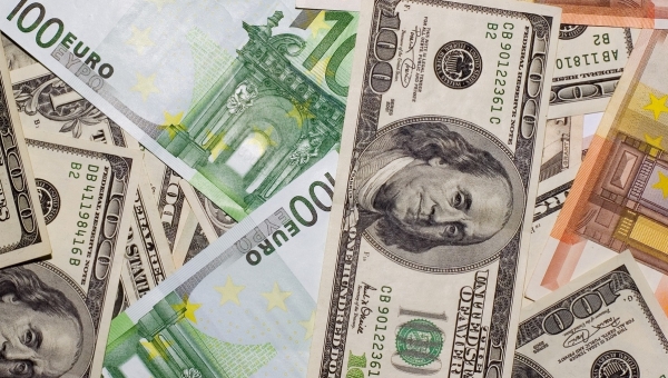 Dolar ve Euro güne nasil basladi