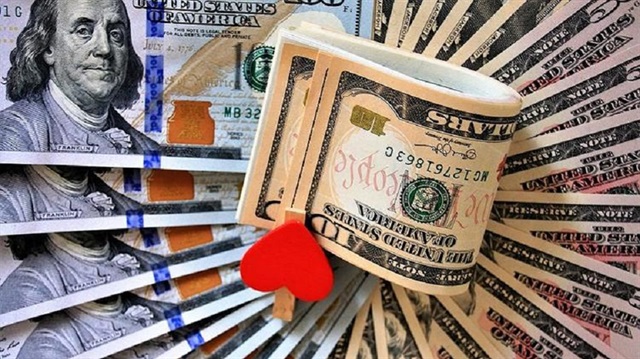 Çinli asiktan sevgilisine 52 bin dolarlik para buketi