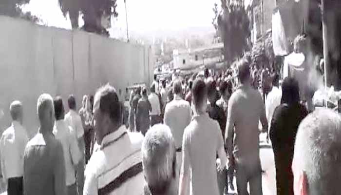 Li dijî Artêsa Azad derketin kolanan