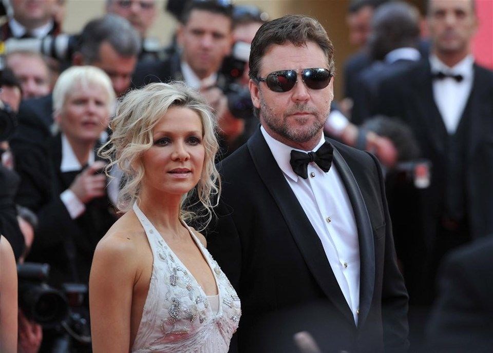 Russell Crowe bosanmayi açik artirmayla karsiliyor