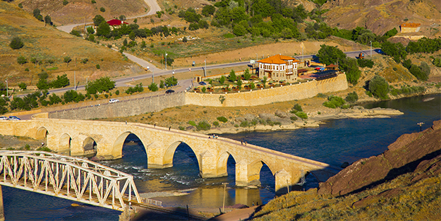 Ziyaretvanên Xarpêtê (Elazig) giha sed hezaran