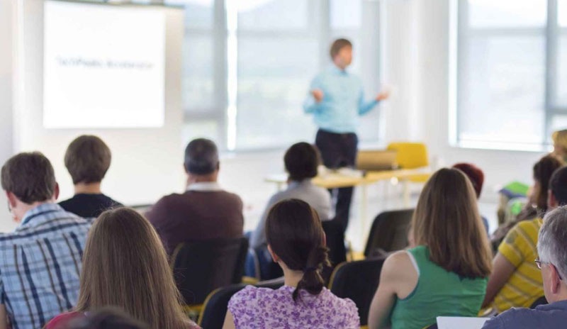 Arastirma: Ebeveynleri kadar egitimli olamayan erkekler mutsuz oluyor