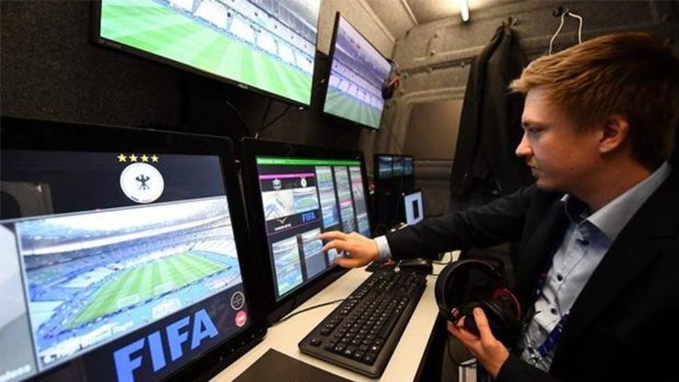 VAR futbol kurallarina eklendi