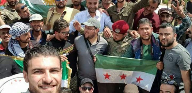Afrin’de Kürdistan bayragi