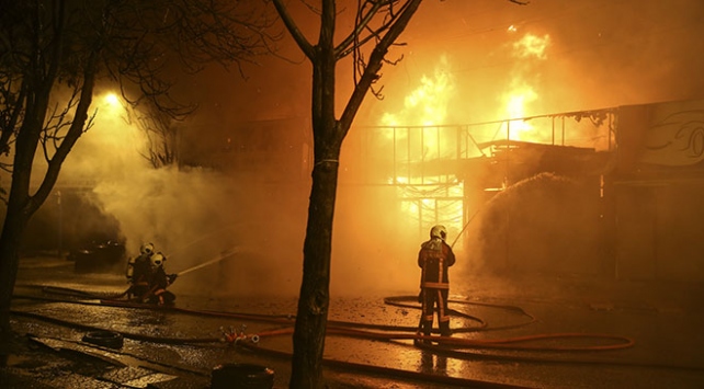 Li Îranê 11 kes di nav agir de sewitîn