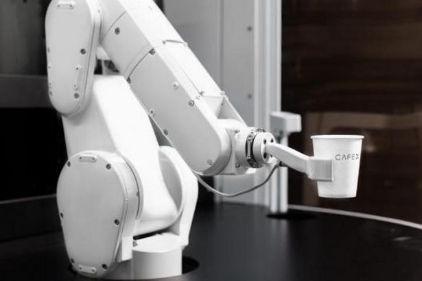 Japonya'da 'robot' baristalar kahve yapiyor