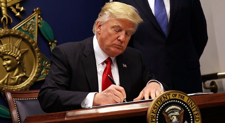 Trump biryarnameya li ser koçberan îmze kir