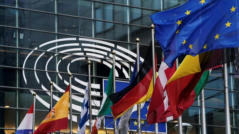 YE amadekariya dorpêça li ser petrola Rûsyayê dike