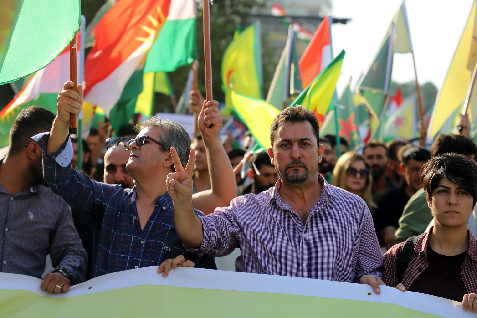 Li seranserê Ewropayê Kurd û dostên wan êrîsa Rojava protesto kirin