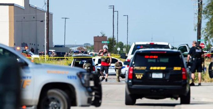 Li Teksas a Amerîkayê êrîsî merasîma derçûnê ya zankoyê kirin