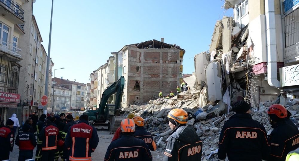 Xebata Tifaqa Kurdistanî ji bo pistgiriya erdhejzedeyan banga alîkariyê kir